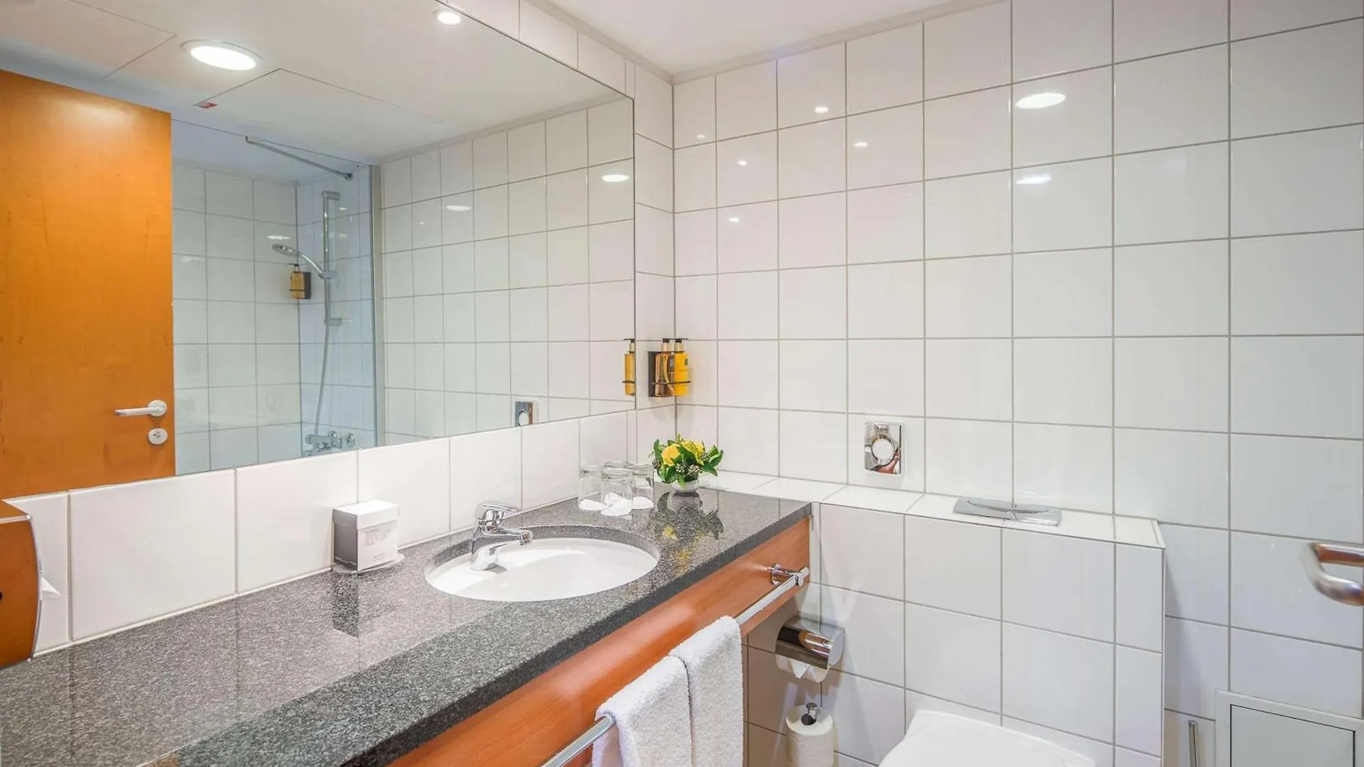 Courtyard By Marriott Vienna Schoenbrunn 4*,