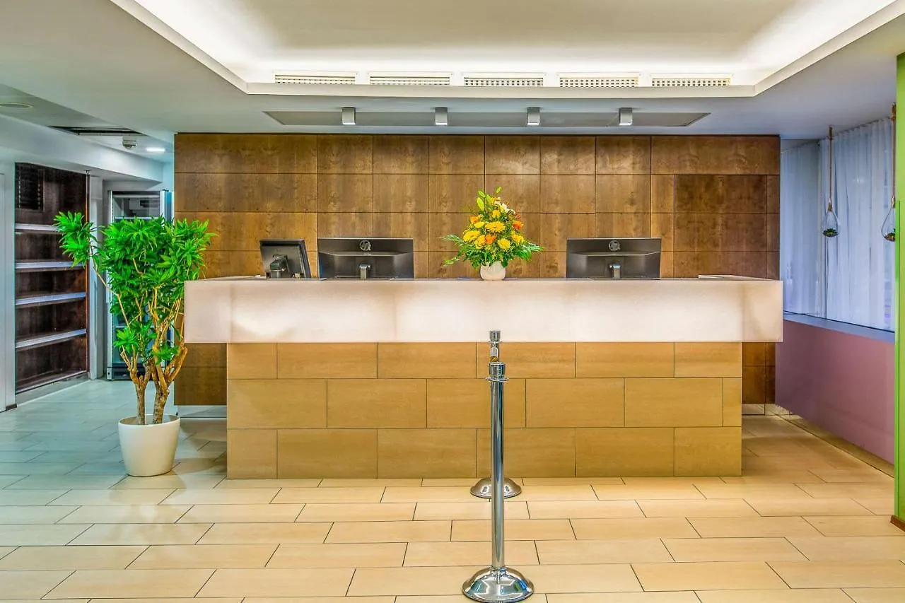 Courtyard By Marriott Vienna Schoenbrunn 4*,